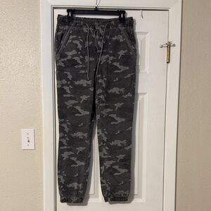 American Eagle Outfitters Dark Gray Camouflage Cargo Jeans